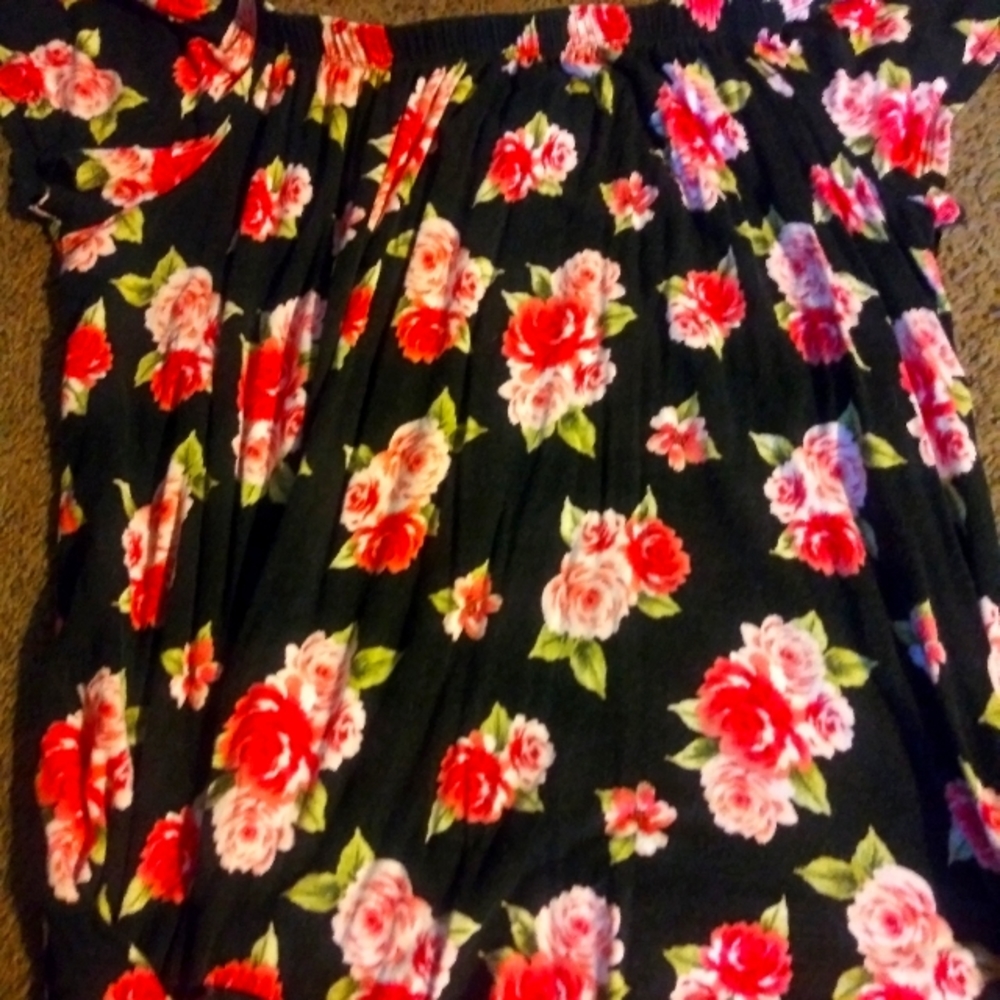 Torrid over the shoulders floral tee